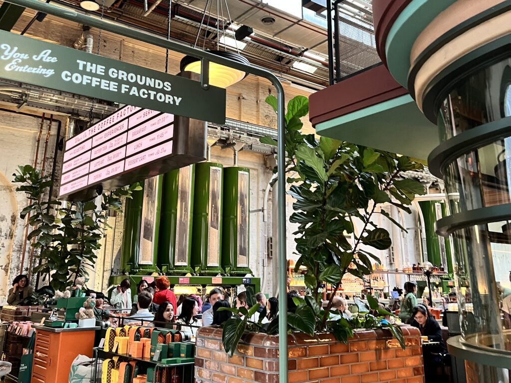 The Grounds Coffee Factory 店内(2025-08-25)