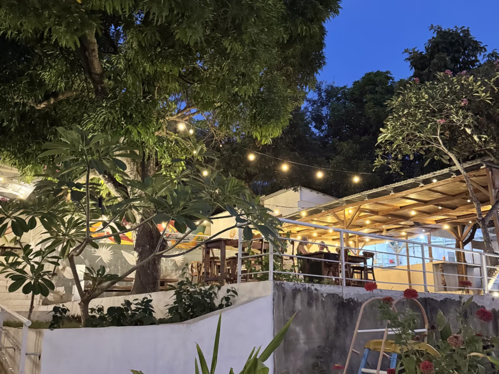 Senja Eatery 夜の様子