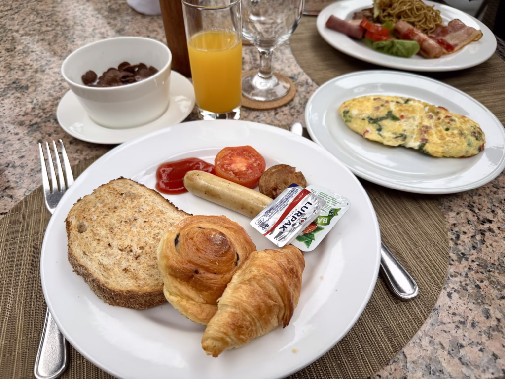 Mason Elephant Park & Lodge 朝食ビュッフェ(2025-10-15)