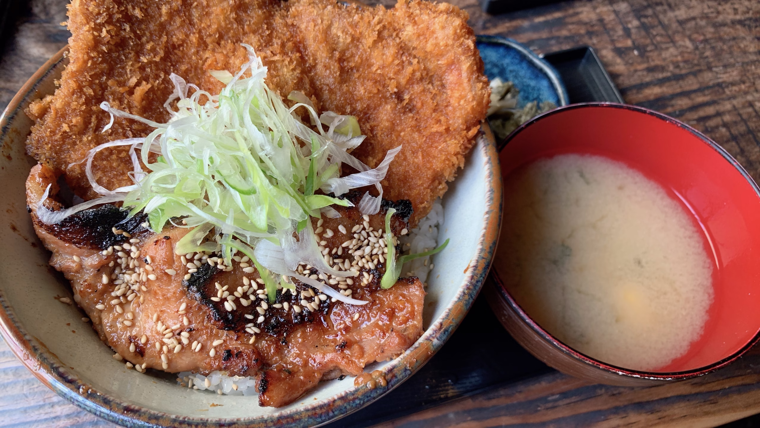 秩父旅行 タレとの相性が抜群のわらじカツと味噌豚(2025.11.10)